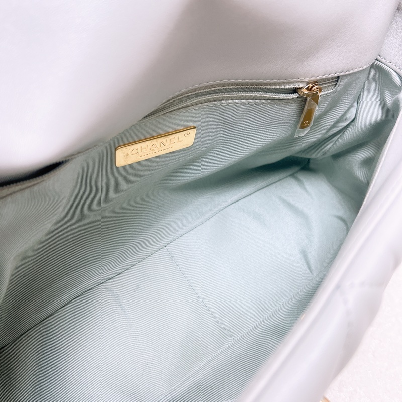 Chanel 19 淺灰色大號翻蓋包-10