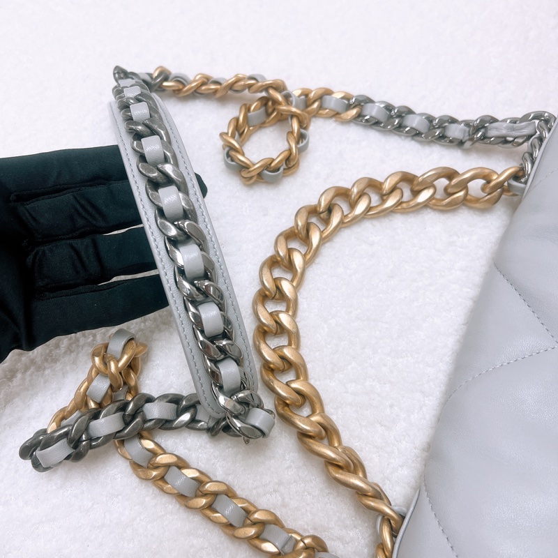 Chanel 19 淺灰色大號翻蓋包-14