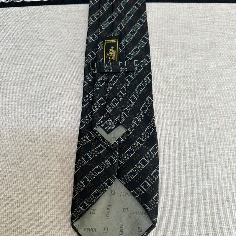 FENDI 滿版領帶-1