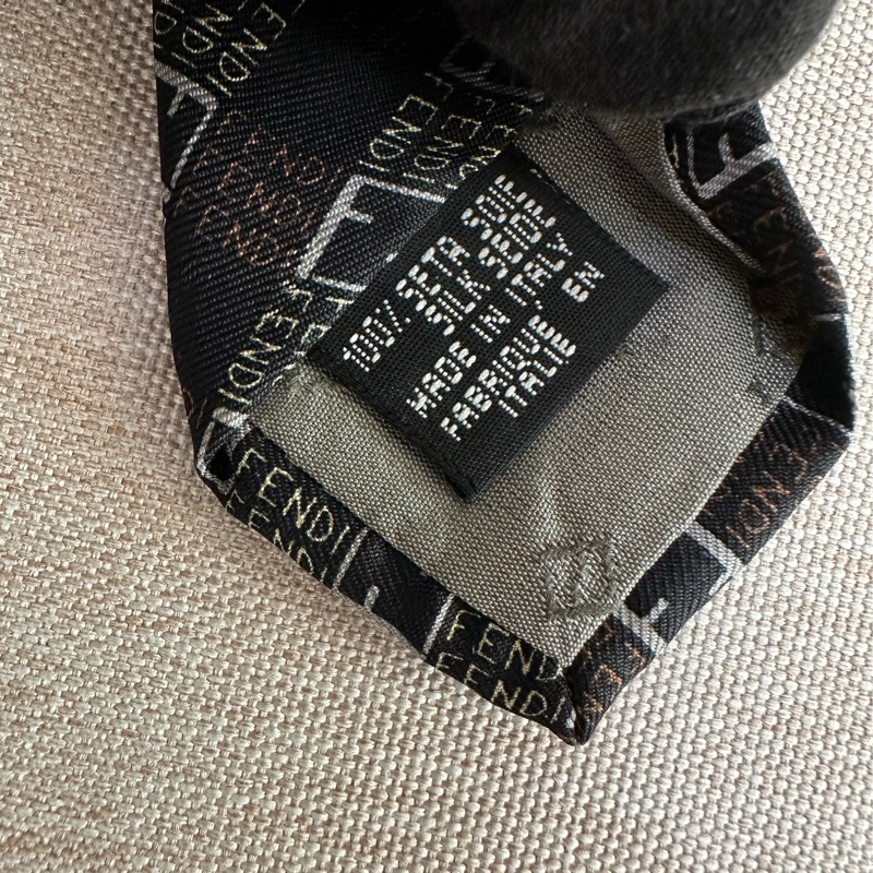 FENDI 滿版領帶-3
