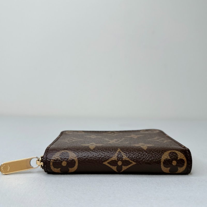 LV 老花ㄇ字拉鏈零錢包-9