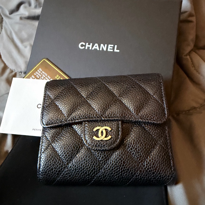 CHANEL 法國製黑銀魚子醬3折短夾-1