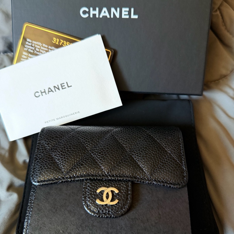 CHANEL 法國製黑銀魚子醬3折短夾-24
