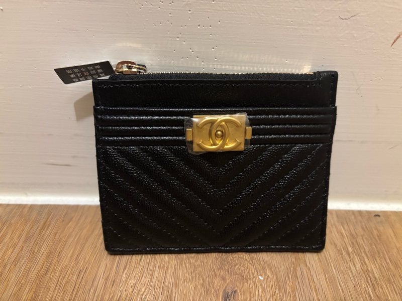 Chanel boy黑金山形紋拉鍊卡夾-1