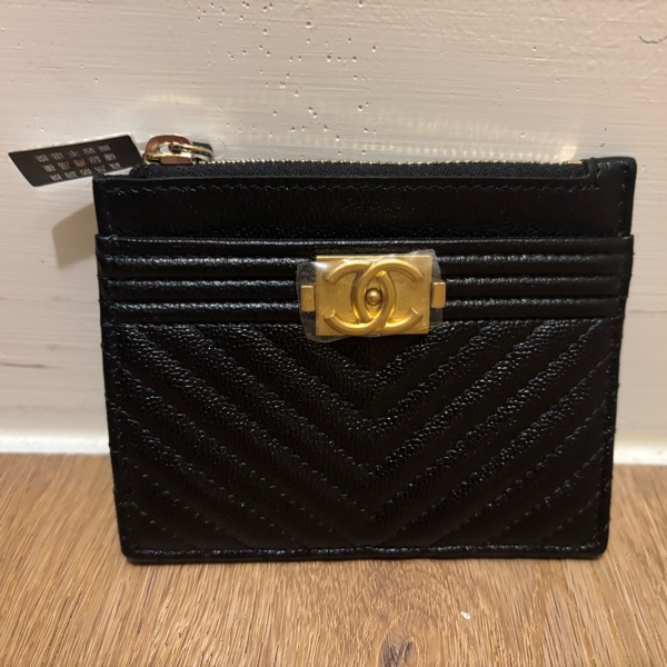 Chanel boy黑金山形紋拉鍊卡夾-10