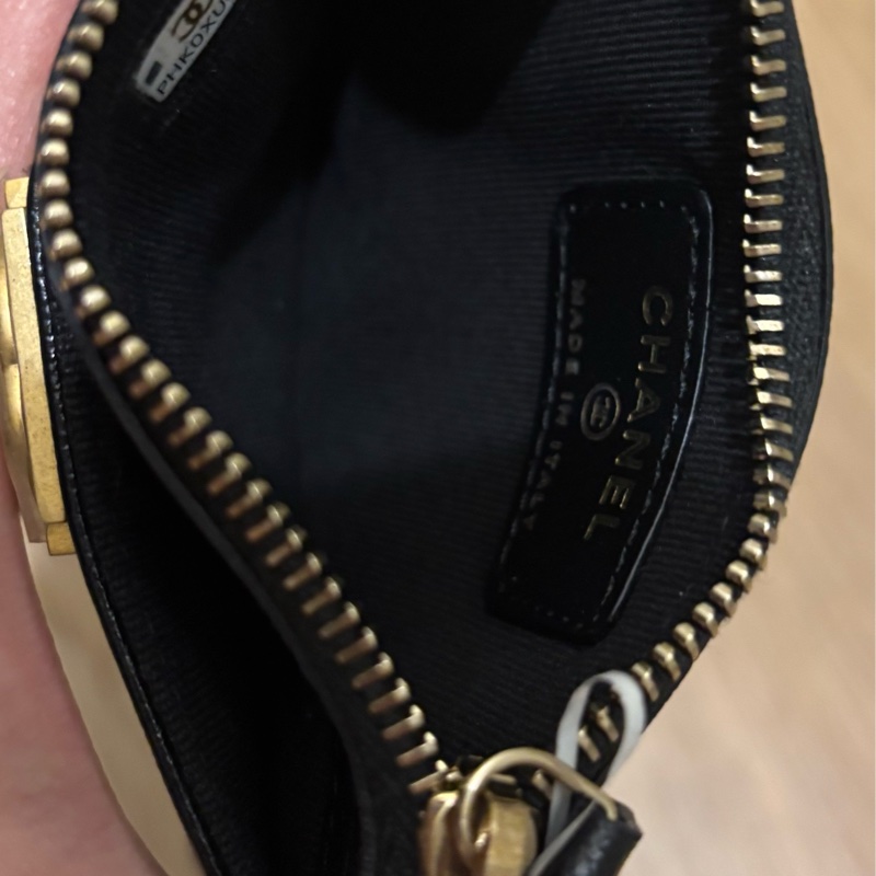 Chanel boy黑金山形紋拉鍊卡夾-15