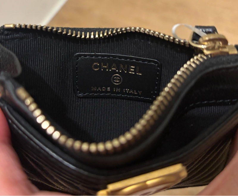 Chanel boy黑金山形紋拉鍊卡夾-16