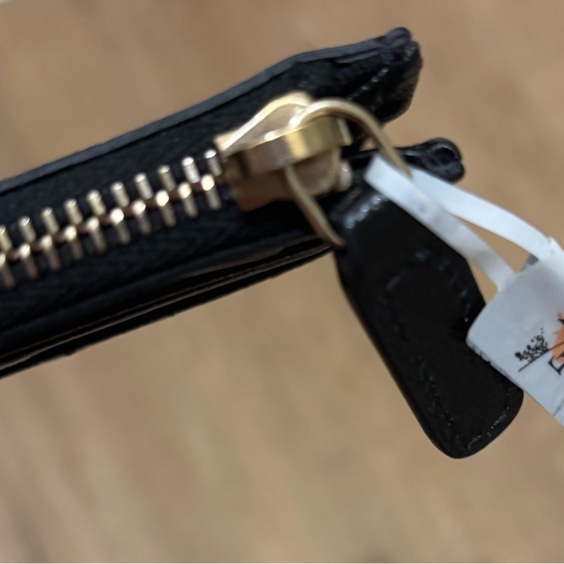 Chanel boy黑金山形紋拉鍊卡夾-17