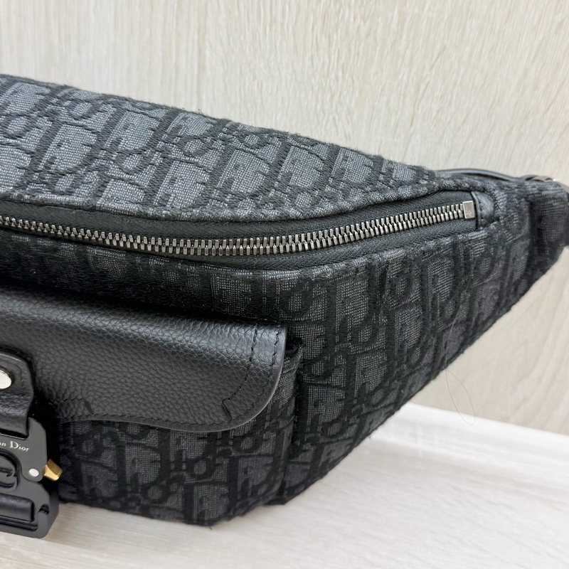 DIOR男款✨黑灰緹花小牛皮胸背腰包-11