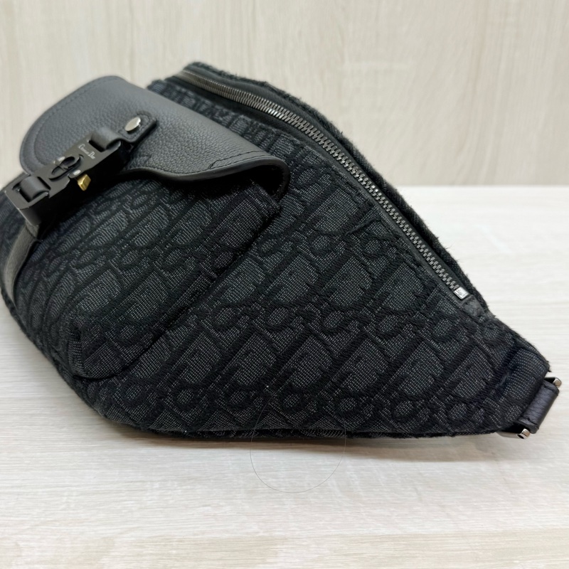 DIOR男款✨黑灰緹花小牛皮胸背腰包-12