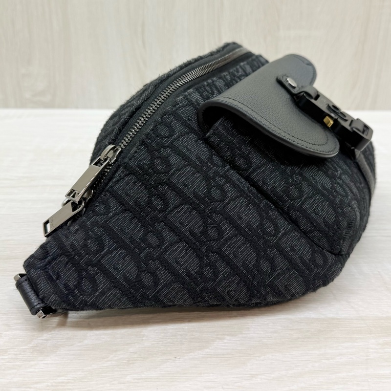 DIOR男款✨黑灰緹花小牛皮胸背腰包-13