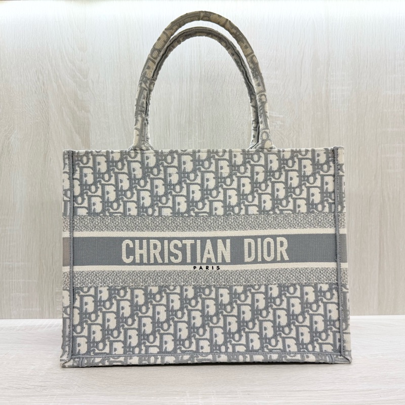 DIOR🤍灰色刺繡緹花布中號BOOK TOTE托特包M1296ZRIW-1