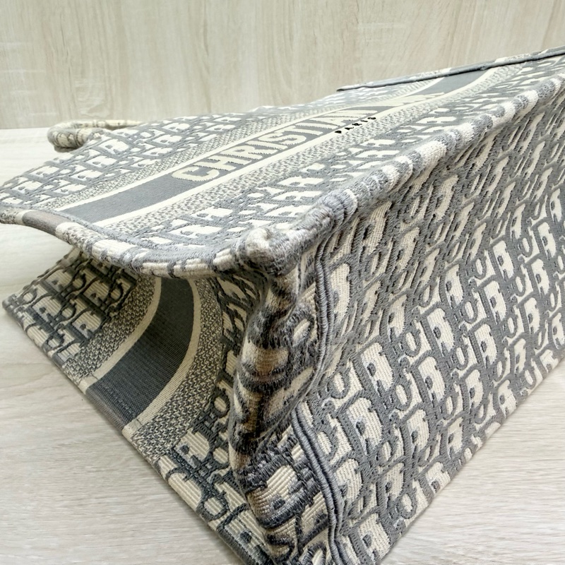 DIOR🤍灰色刺繡緹花布中號BOOK TOTE托特包M1296ZRIW-9