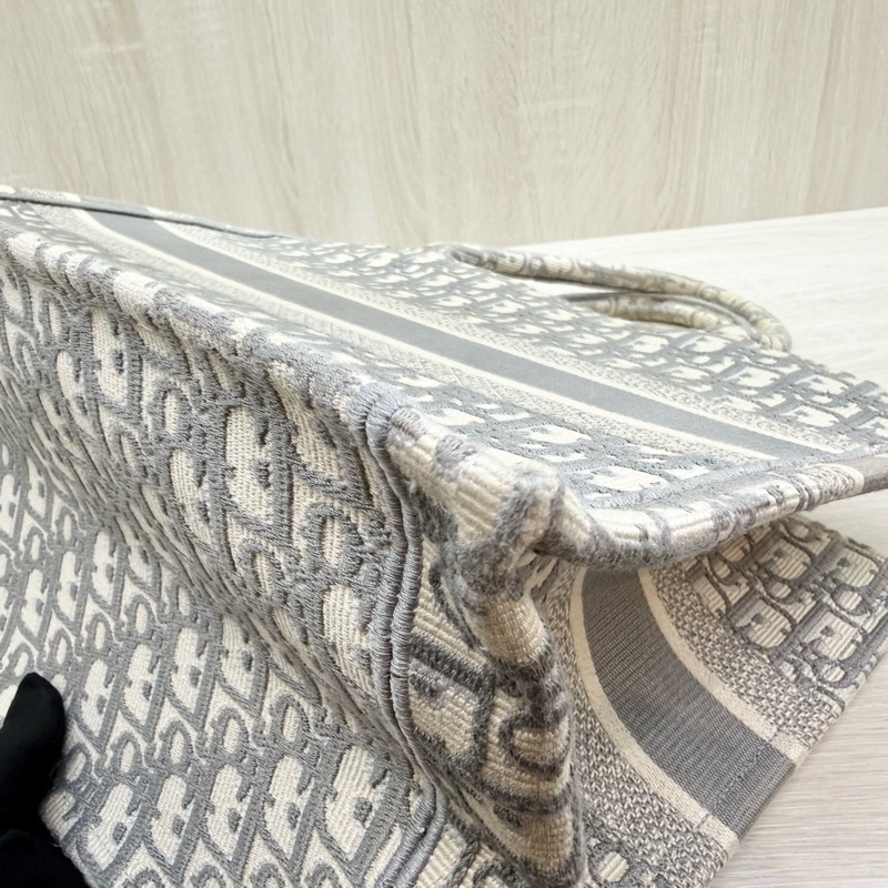 DIOR🤍灰色刺繡緹花布中號BOOK TOTE托特包M1296ZRIW-11