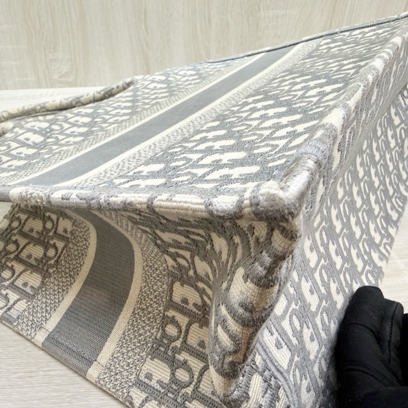 DIOR🤍灰色刺繡緹花布中號BOOK TOTE托特包M1296ZRIW-12