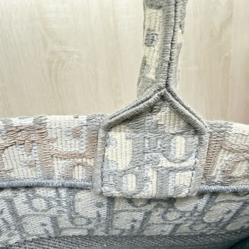DIOR🤍灰色刺繡緹花布中號BOOK TOTE托特包M1296ZRIW-16