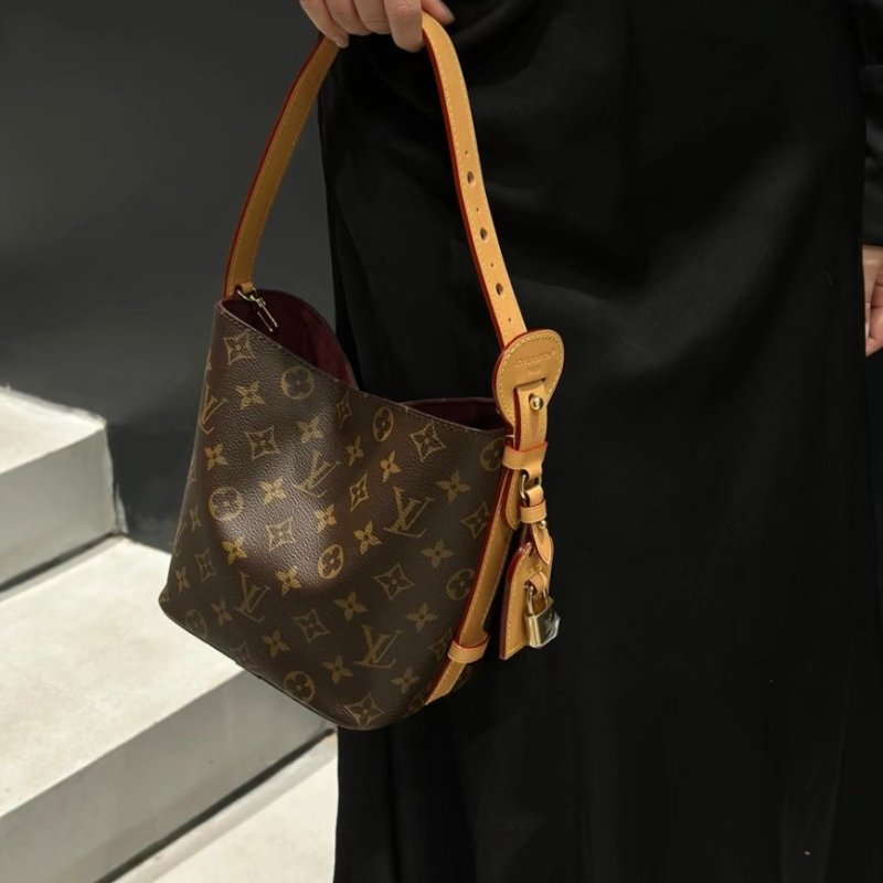 LV原花金釦All In BB手提斜背包M12925-2