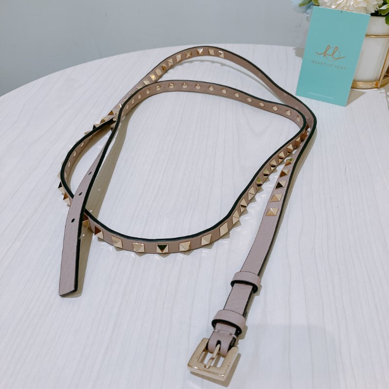 TK1968 Valentino 范倫鐵諾小號釘釘邊肩帶包包Small Garavani Crossbody Bag Leather Beige-17