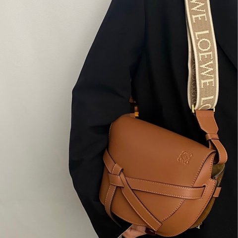 Loewe🤎棕色奶茶背帶小號GATE