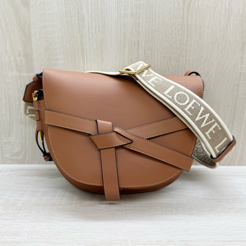 Loewe🤎棕色奶茶背帶小號GATE-1