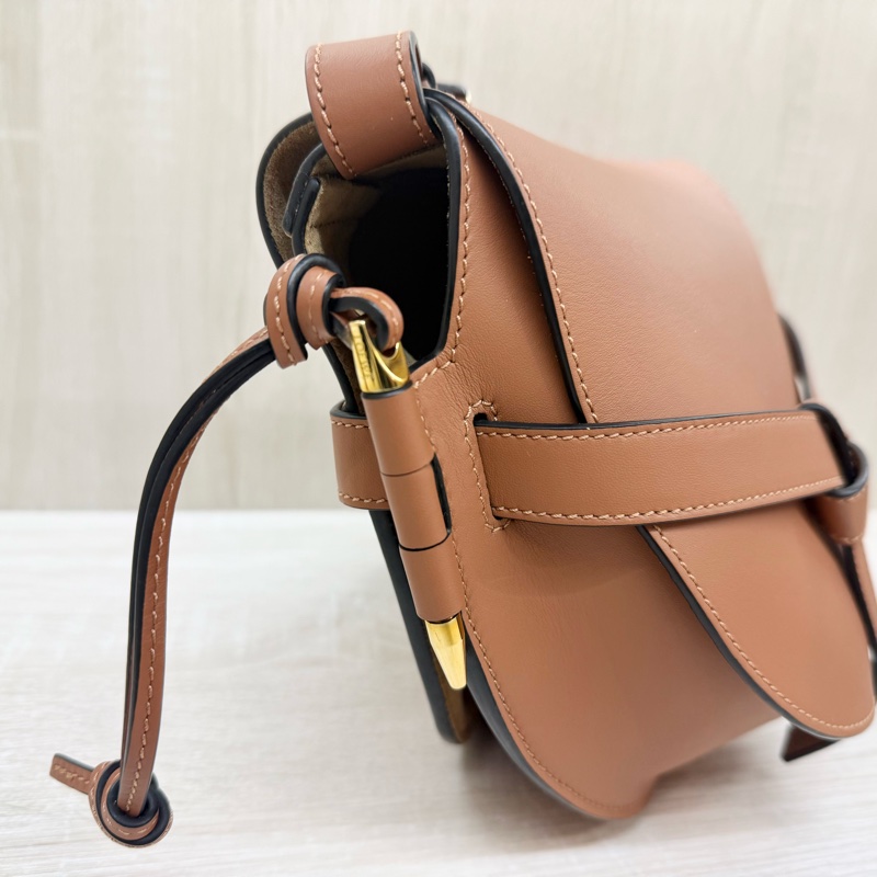 Loewe🤎棕色奶茶背帶小號GATE-17