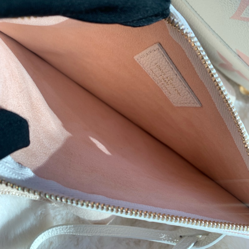 LV CARRY ALL 米白拼粉紅 XC335-11