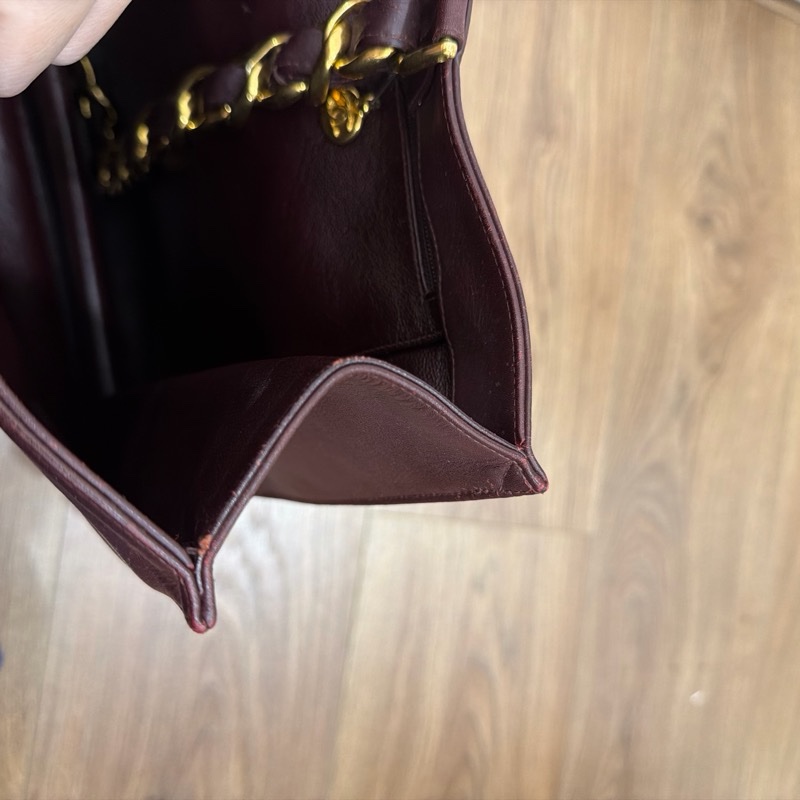 【Vintage 】CHANEL 香奈兒 氣質酒紅 粗金鏈壓紋雙 C 托特包 - 收藏級復古氣場-13