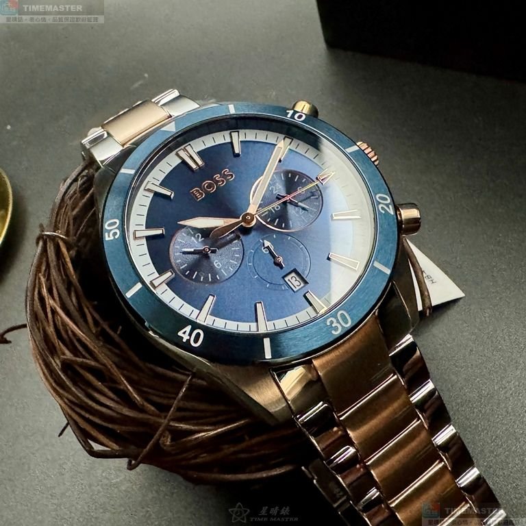 BOSS手錶,編號HB1513937,46mm寶藍圓形精鋼錶殼,寶藍色羅馬數字, 中三針顯示錶面,金銀相間精鋼錶帶款-1