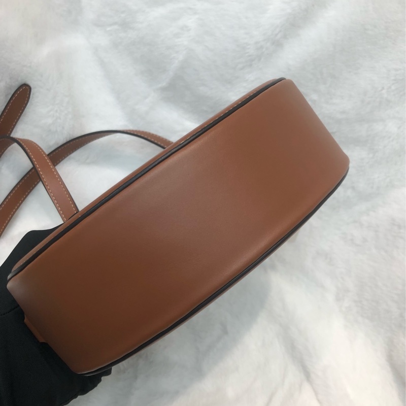 CELINE 棕色橢圓斜孭袋 XC327-4