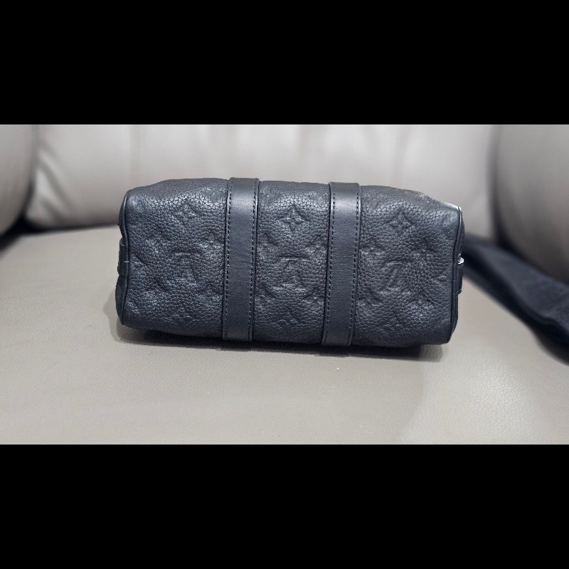 Louis Vuiton keepall25 （M20900） 波士頓包全皮壓紋款（男女可用）-4