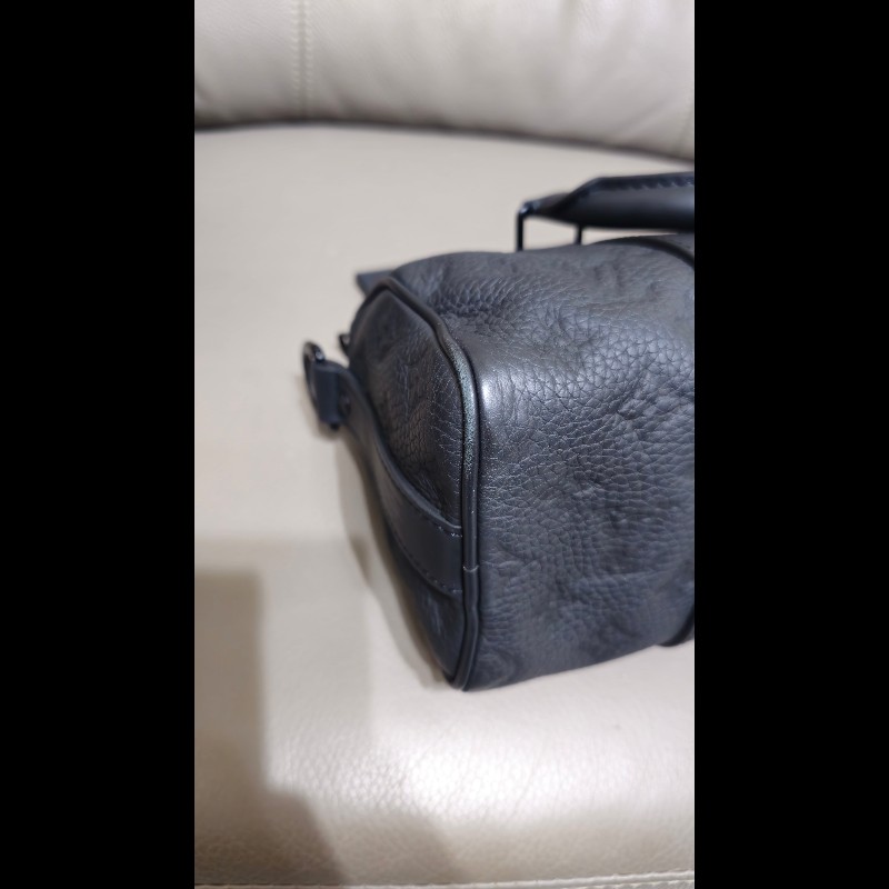 Louis Vuiton keepall25 （M20900） 波士頓包全皮壓紋款（男女可用）-11