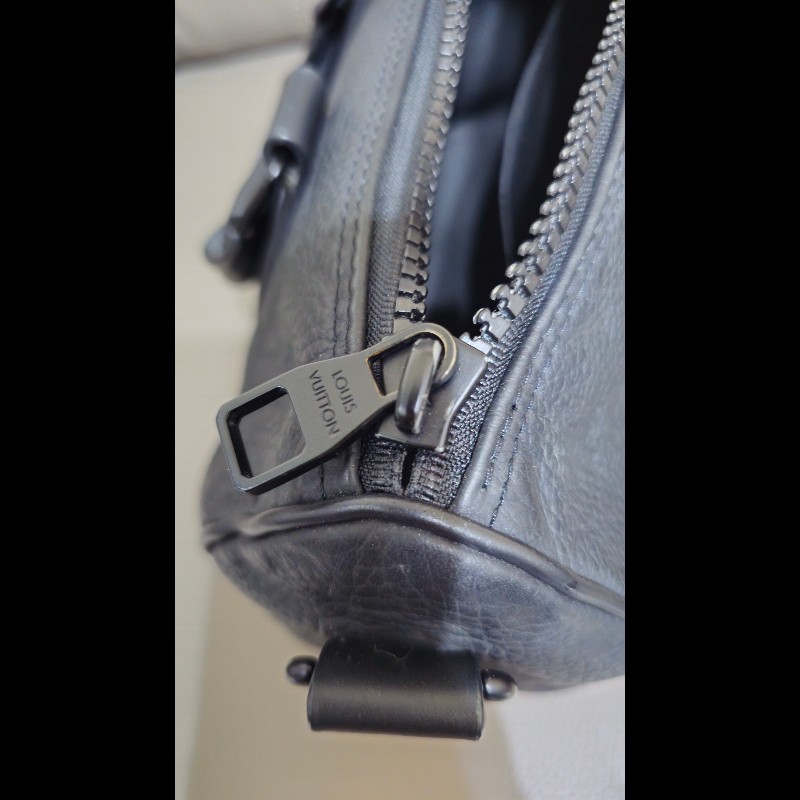 Louis Vuiton keepall25 （M20900） 波士頓包全皮壓紋款（男女可用）-35