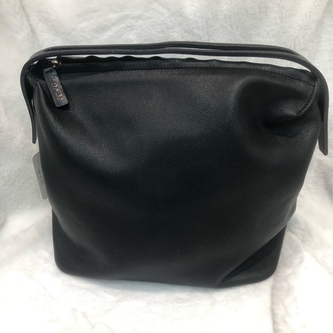 Loewe 黑色全皮手挽袋 XC332