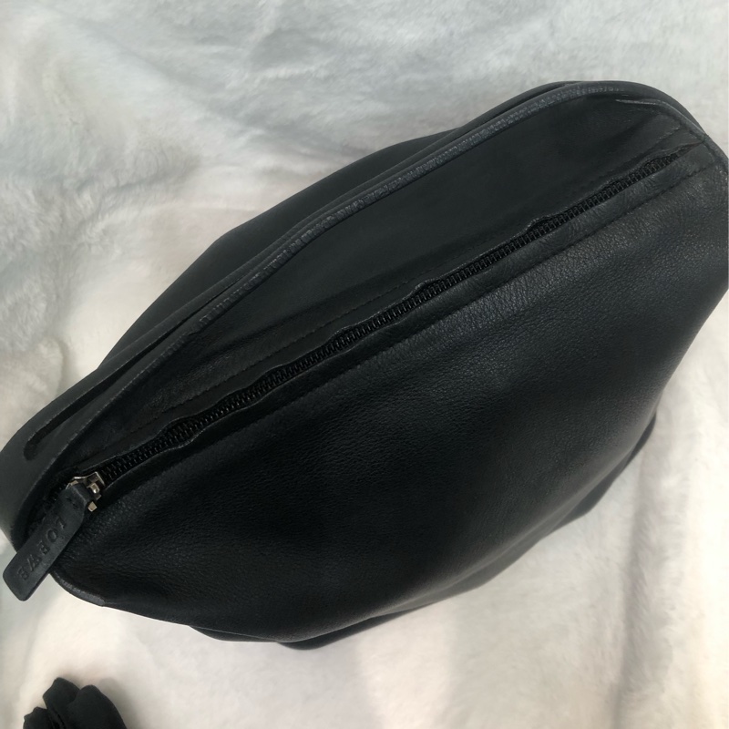 Loewe 黑色全皮手挽袋 XC332-5