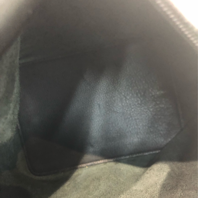 Loewe 黑色全皮手挽袋 XC332-21