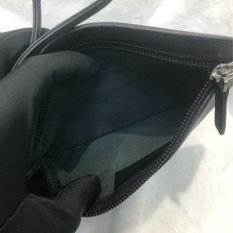 Loewe 黑色全皮手挽袋 XC332-23