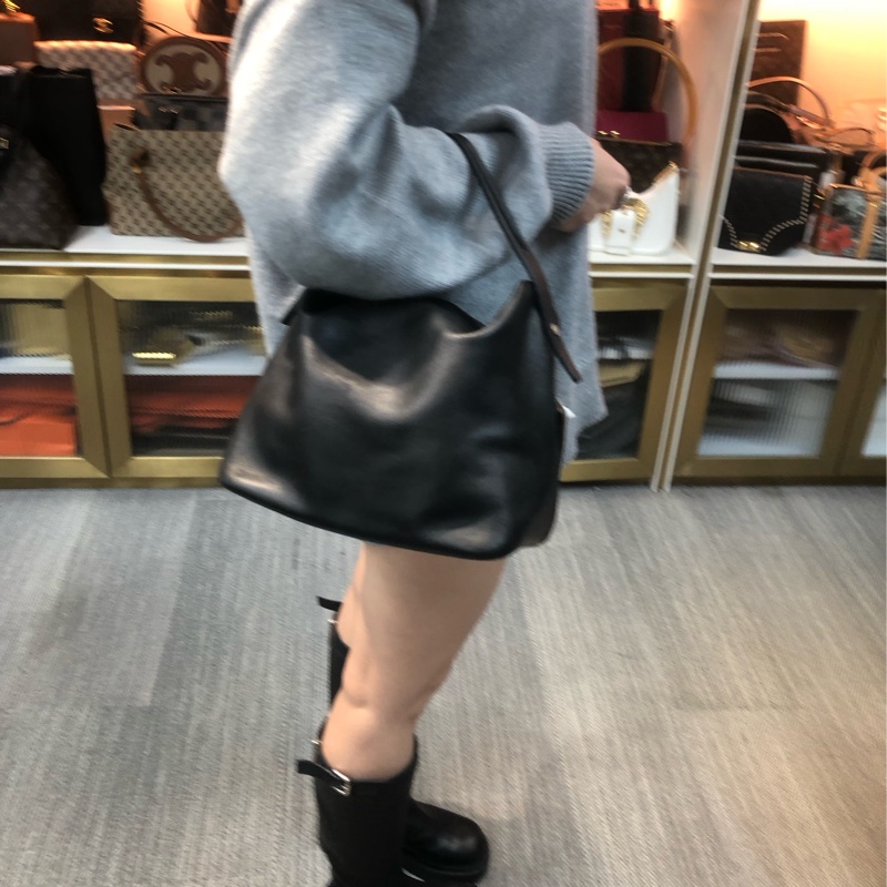 Loewe 黑色全皮手挽袋 XC332-10