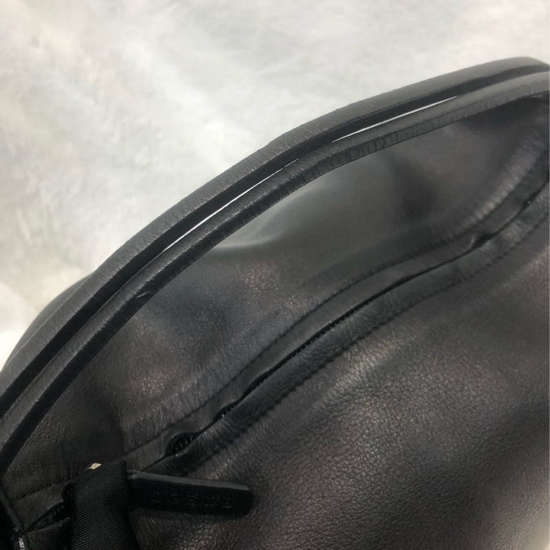 Loewe 黑色全皮手挽袋 XC332-19