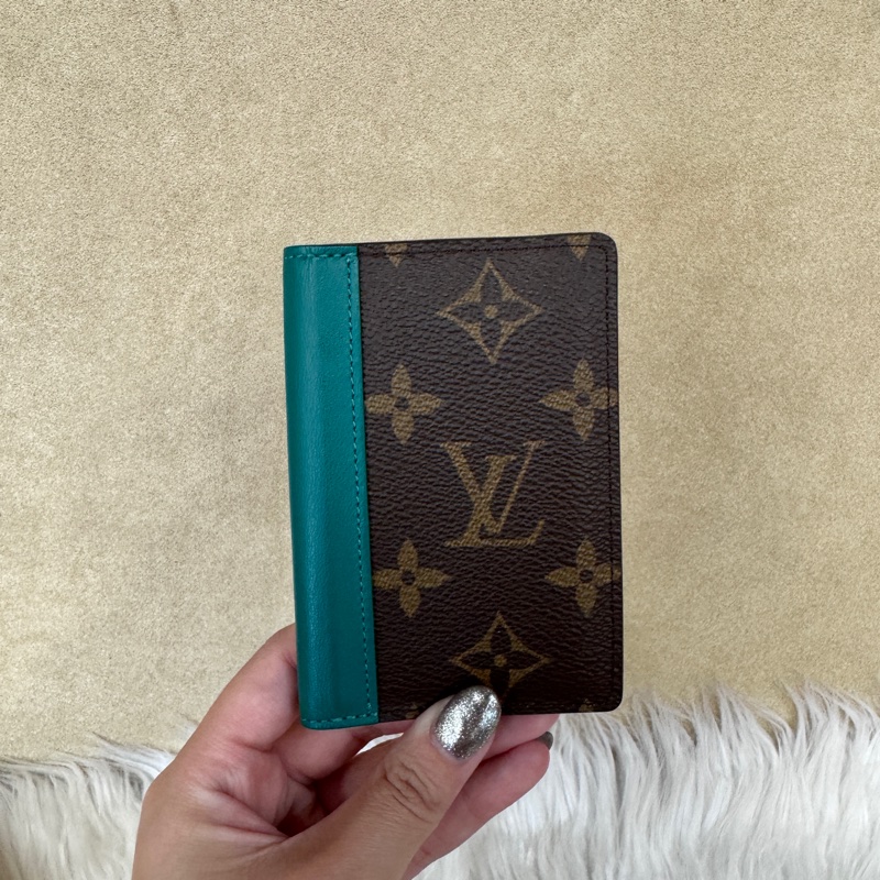 LV 老花拚綠牛皮萬用卡夾 晶片款-1