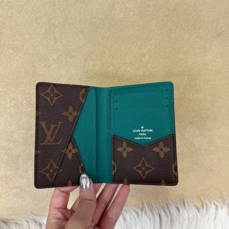 LV 老花拚綠牛皮萬用卡夾 晶片款-6