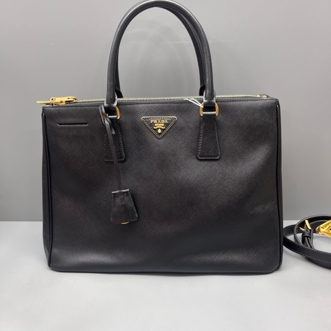 Prada 97新 黑色十字紋殺手包 尺寸34*24