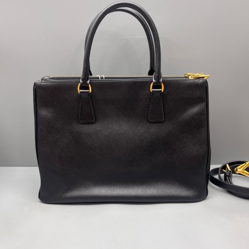 Prada 97新 黑色十字紋殺手包 尺寸34*24-1