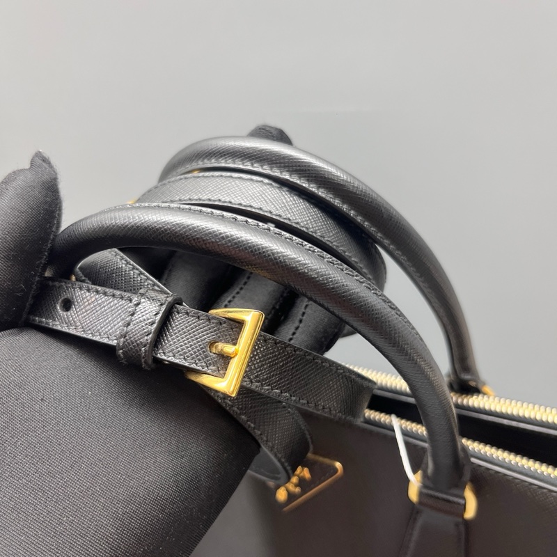 Prada 97新 黑色十字紋殺手包 尺寸34*24-5