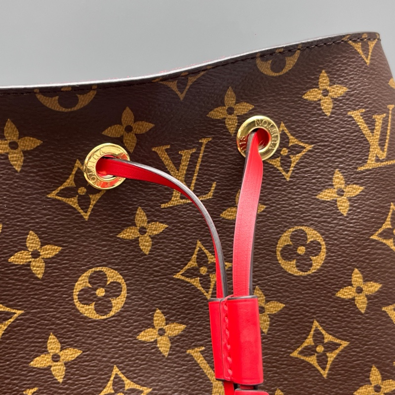 LV 98新 老花拼紅抽繩水桶包 尺寸26*26-5