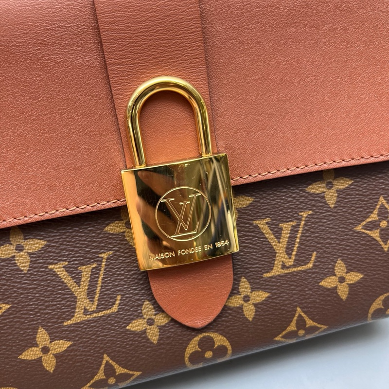 LV路易威登 97新 老花焦糖色Lock bb鎖頭包 尺寸21*15-5