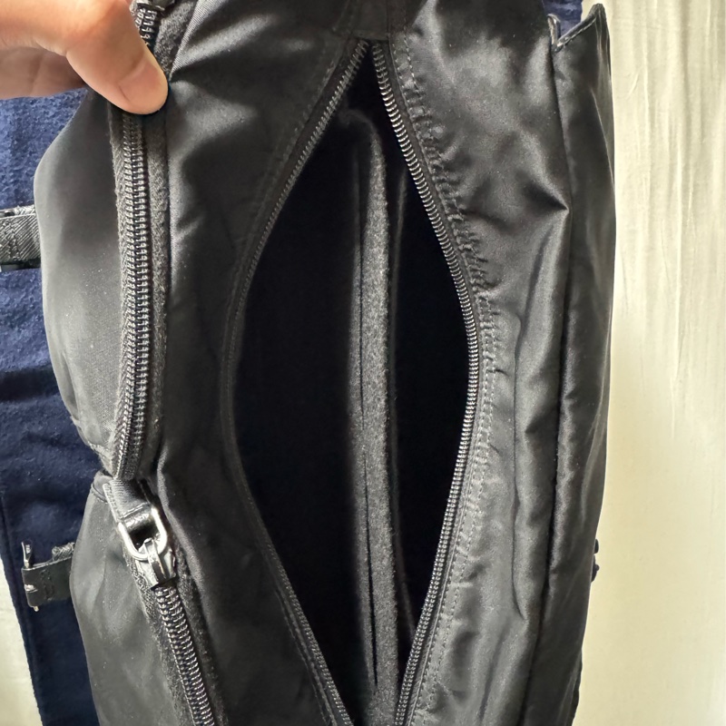 PRADA PATTINA 尼龍郵差包-8