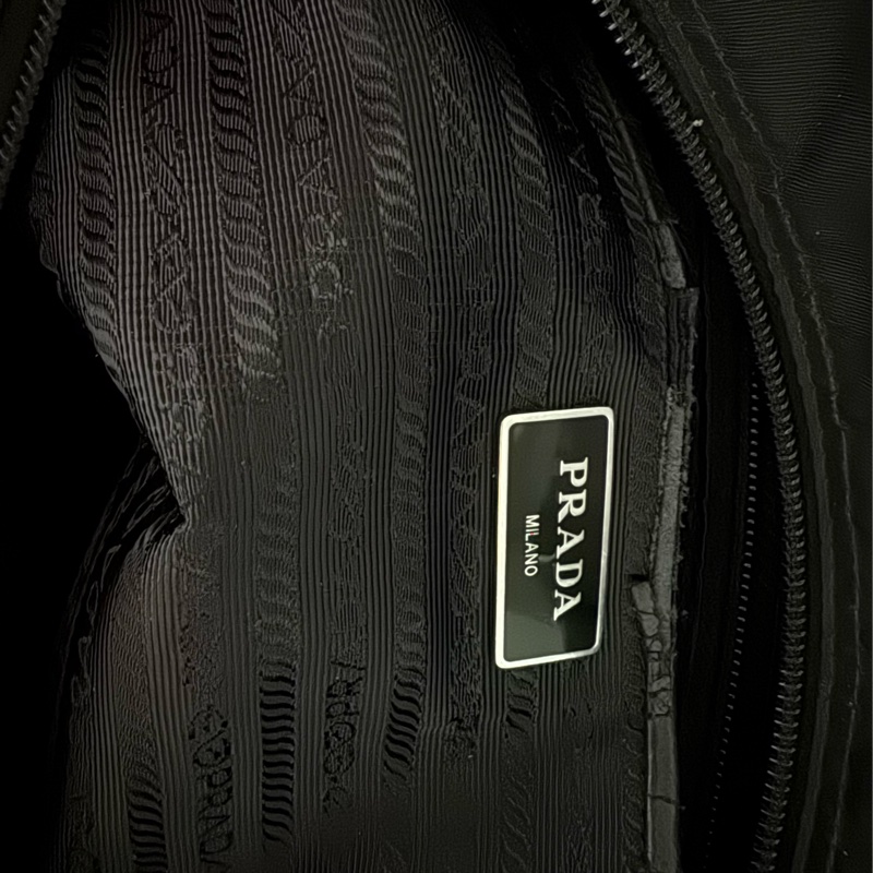 PRADA PATTINA 尼龍郵差包-9