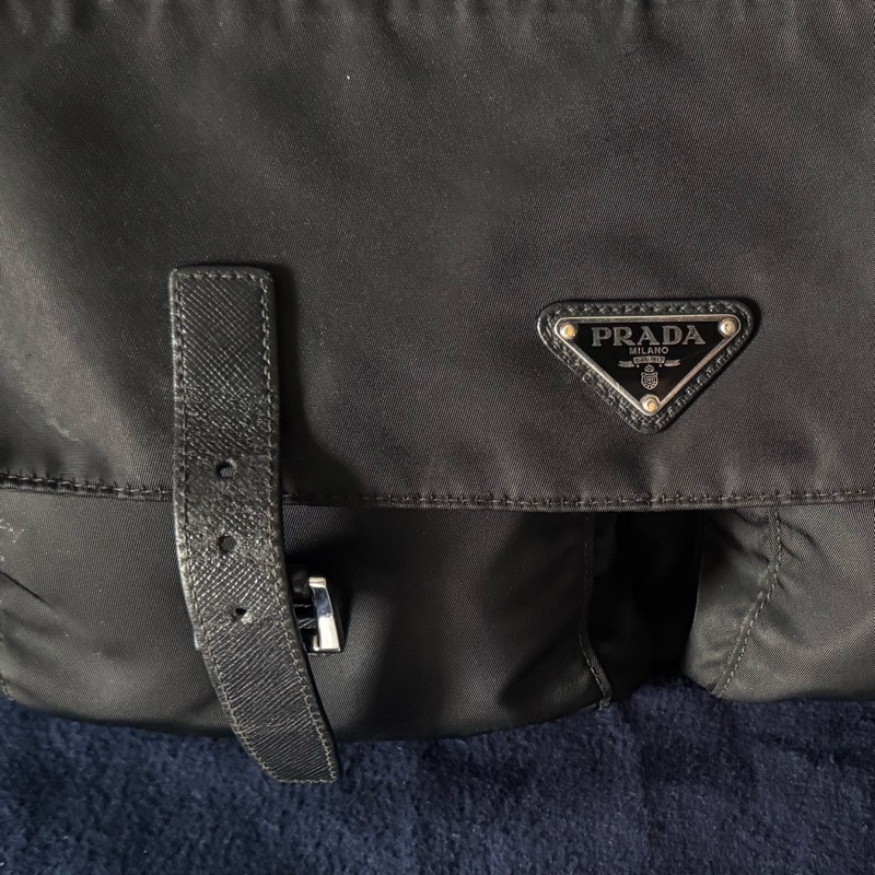 PRADA PATTINA 尼龍郵差包-11