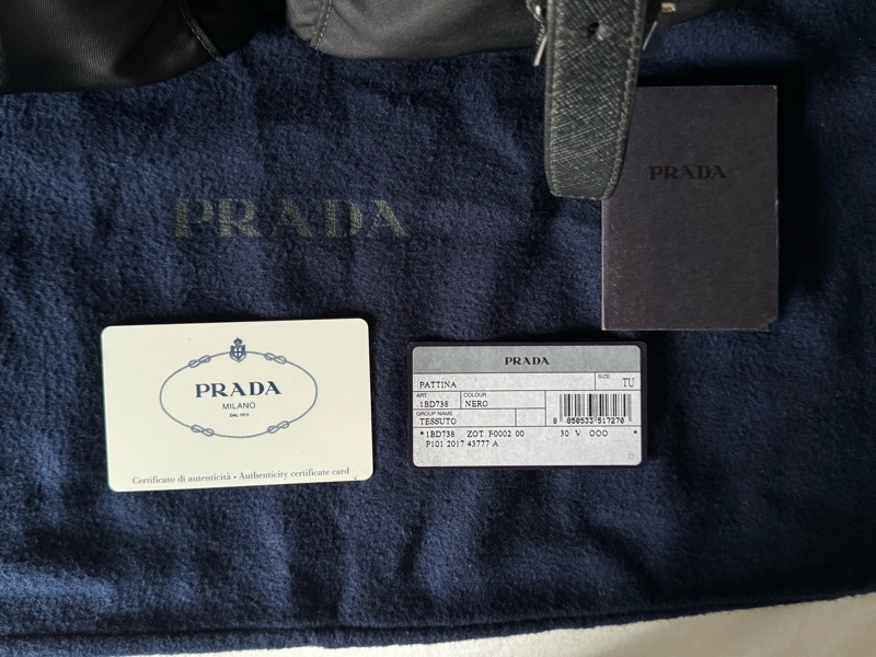 PRADA PATTINA 尼龍郵差包-13