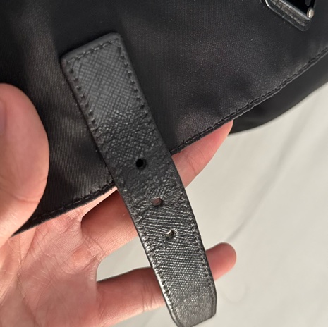 PRADA PATTINA 尼龍郵差包-16